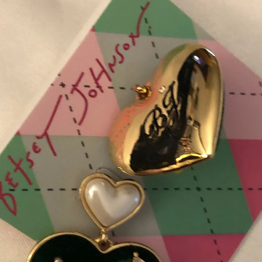 Betsey Johnson Faux Pearl Gold Tone & Green Felt Golf Heart Drop Earrings NWT
